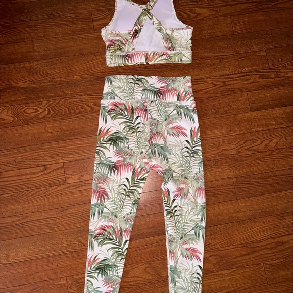 Workout Outfit - Picture 3 of 10